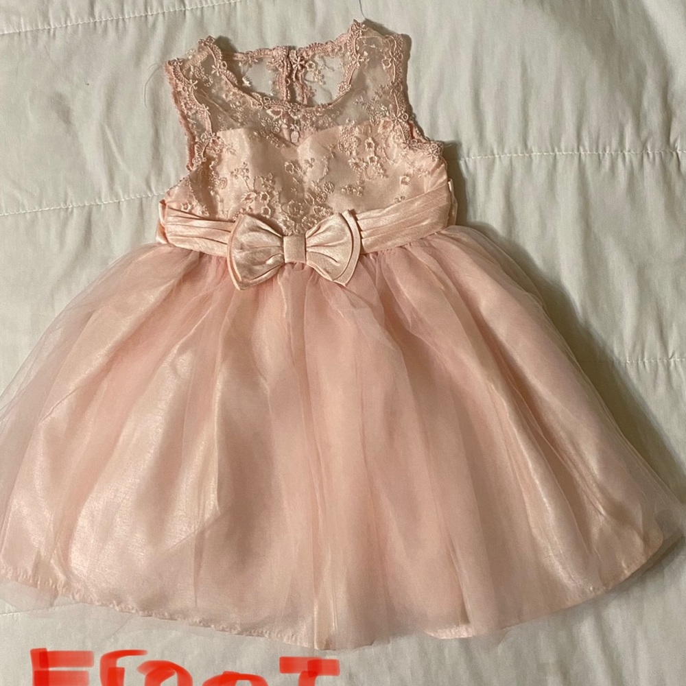 Nannette kids,Sleeveless Dress for kids Size: 2T peach color.